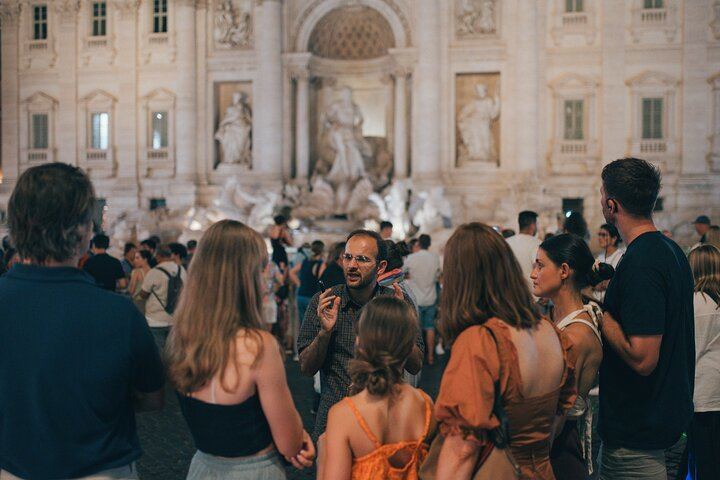Walk the magic of Rome at night