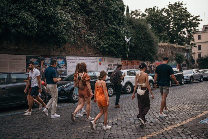 Walk the magic of Rome at night