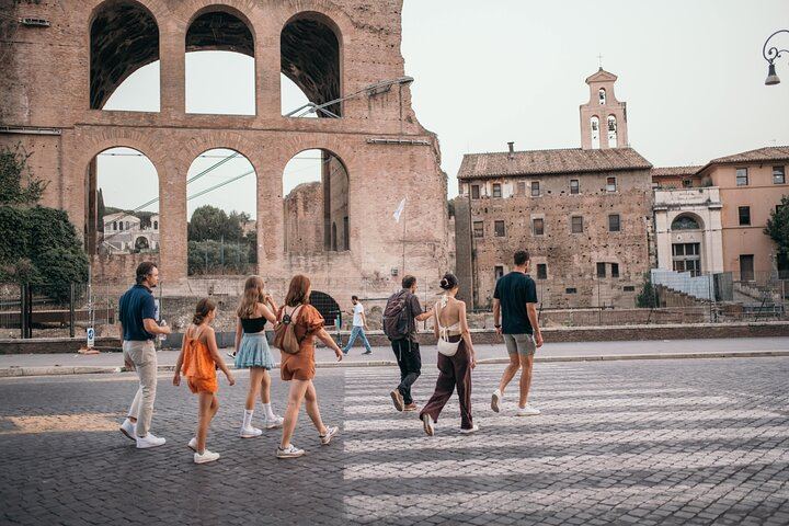 Walk the magic of Rome at night