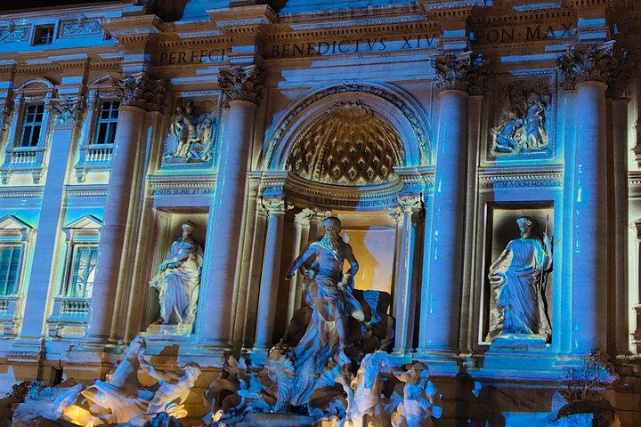 Walk the magic of Rome at night