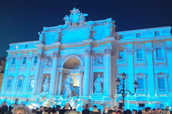 Walk the magic of Rome at night