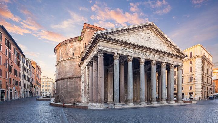 Walking Guided Tour and Rome's Iconic Temple Pantheon Entrance