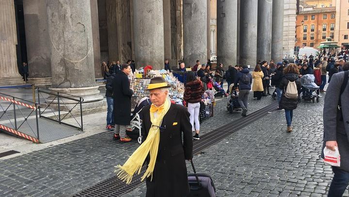 Yellow day at the Pantheon
