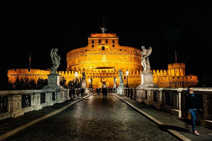 Your guide will meet you in front of the Castel Sant'Angelo Castle. The Ponte Sant'Angelo Bridge is one of the most haunted places in Rome.